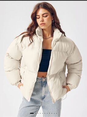 Hollister Classic Women's Puffer Jacket in Cream